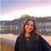 Portugiesischlehrerin für alle Altersgruppen. Flexible Stundenpläne und personalisierter Unterricht.